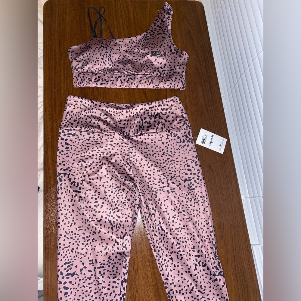 Kurves by Janet leopard gym set